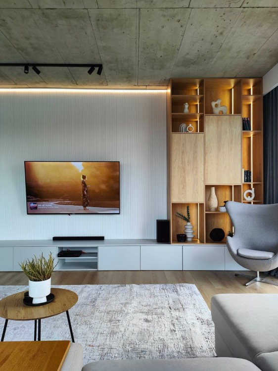 Białe lamele za telewizorem Mardom Decor