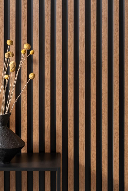 L0306 dąb klasyczny Mardom Largo ściana z lameli.jpg